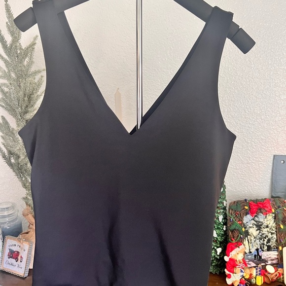 Black V-Neck Sleeveless Top - Picture 1 of 3